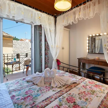 Evi's Maisonette *
